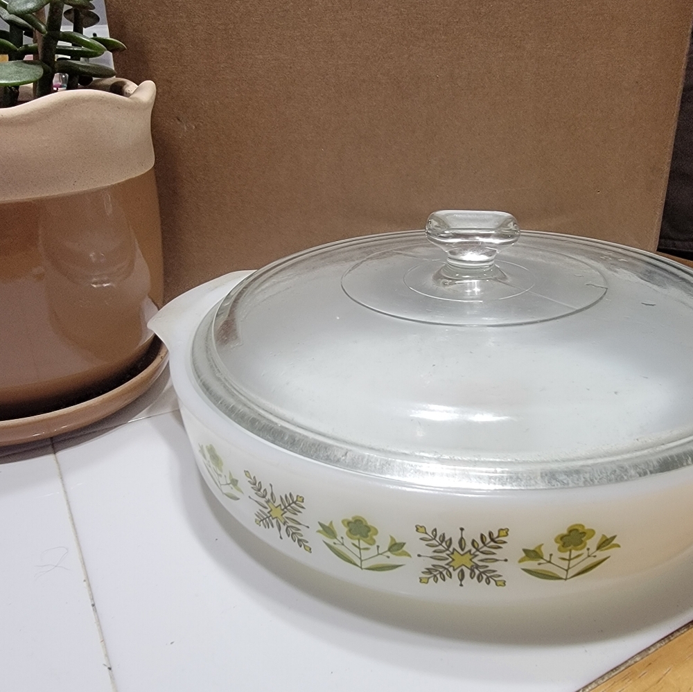 Anchor hocking 429 casserole dish with lid
